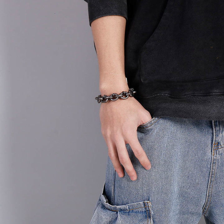 Pulsera de equilibrio de buena suerte de acero y titanio con remaches cuadrados y Buddha Stones