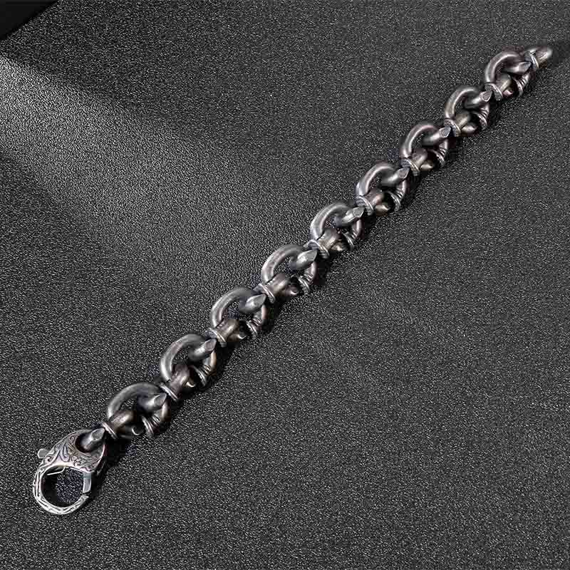 Pulsera de equilibrio de buena suerte de acero y titanio con remaches cuadrados y Buddha Stones