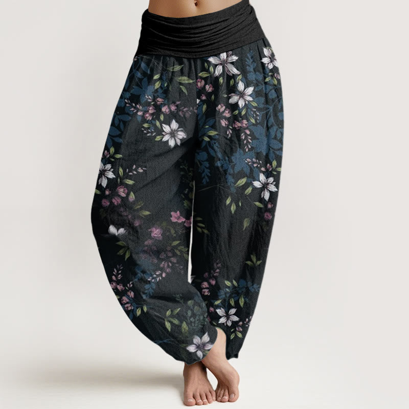 Pantalones bombachos de mujer con cintura elástica, estampado de pequeñas flores blancas y hojas verdes en algodón con Buddha Stones - Negro - US22，UK/AU26，EU54 (6XL) - image 0