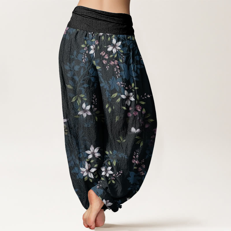 Pantalones bombachos de mujer con cintura elástica, estampado de pequeñas flores blancas y hojas verdes en algodón con Buddha Stones - image 1