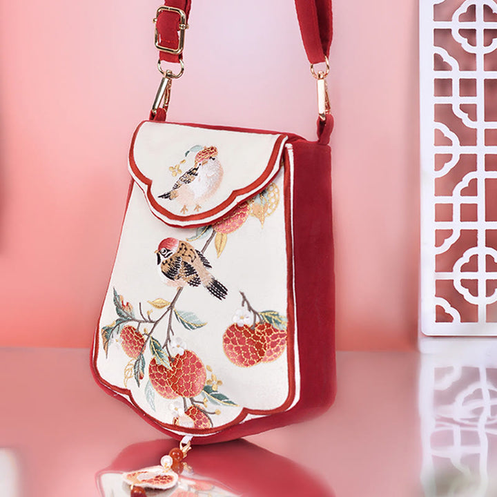 Bolso bandolera con borlas bordadas con lichi y urraca de Buddha Stones