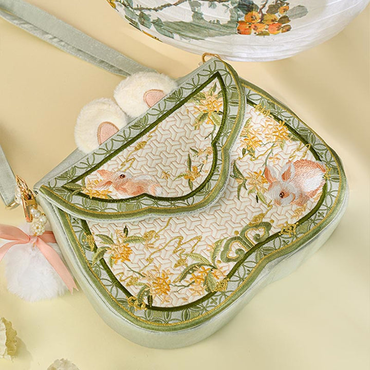 Bolso bandolera con borlas y cadena de bolas de pelo y perlas bordadas con conejo de osmanthus y Buddha Stones