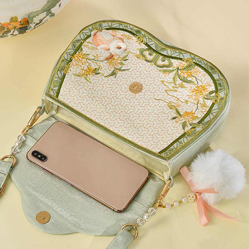 Bolso bandolera con borlas y cadena de bolas de pelo y perlas bordadas con conejo de osmanthus y Buddha Stones