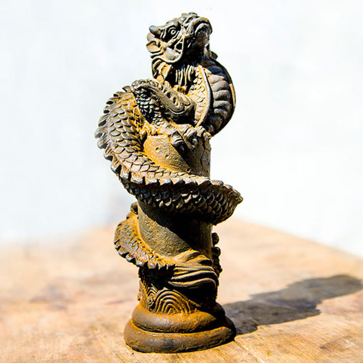Estatua de resina fundida con óxido de hierro y polvo de Buddha Stones hecha a mano con forma de dragón volador alrededor del pilar para decoración del hogar
