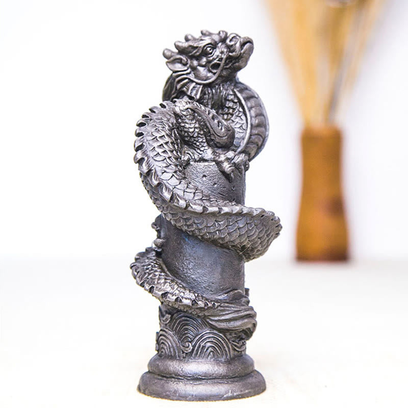 Estatua de resina fundida con óxido de hierro y polvo de Buddha Stones hecha a mano con forma de dragón volador alrededor del pilar para decoración del hogar