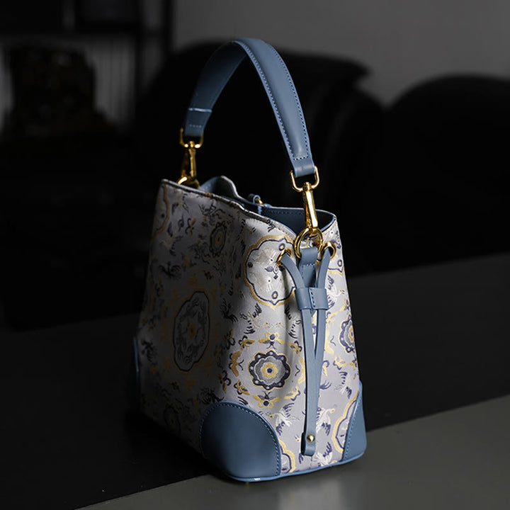 Bolso bandolera con brocado y grabado de ciervo y grulla hecho a mano con Buddha Stones