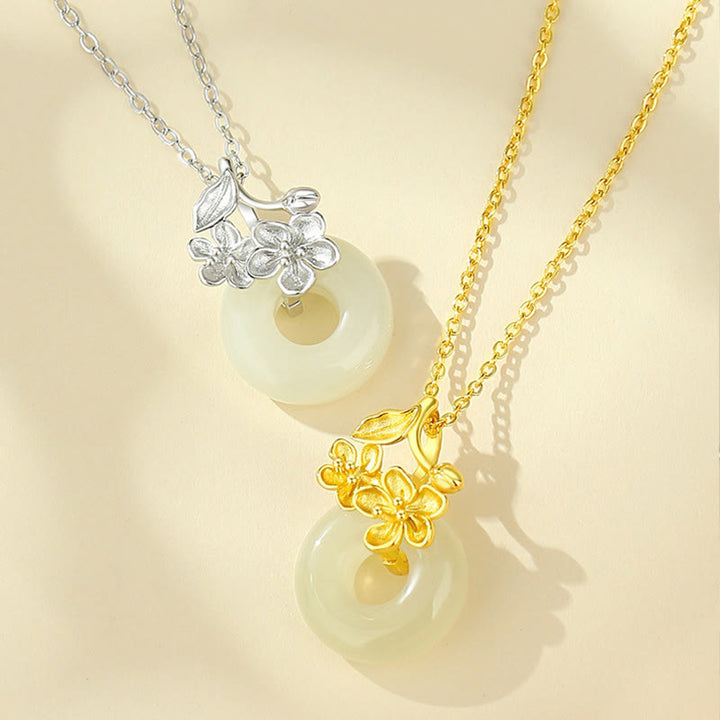 Colgante de plata de ley 999 con diseño de flor de durazno y hebilla de la paz con jade hetiano y Buddha Stones