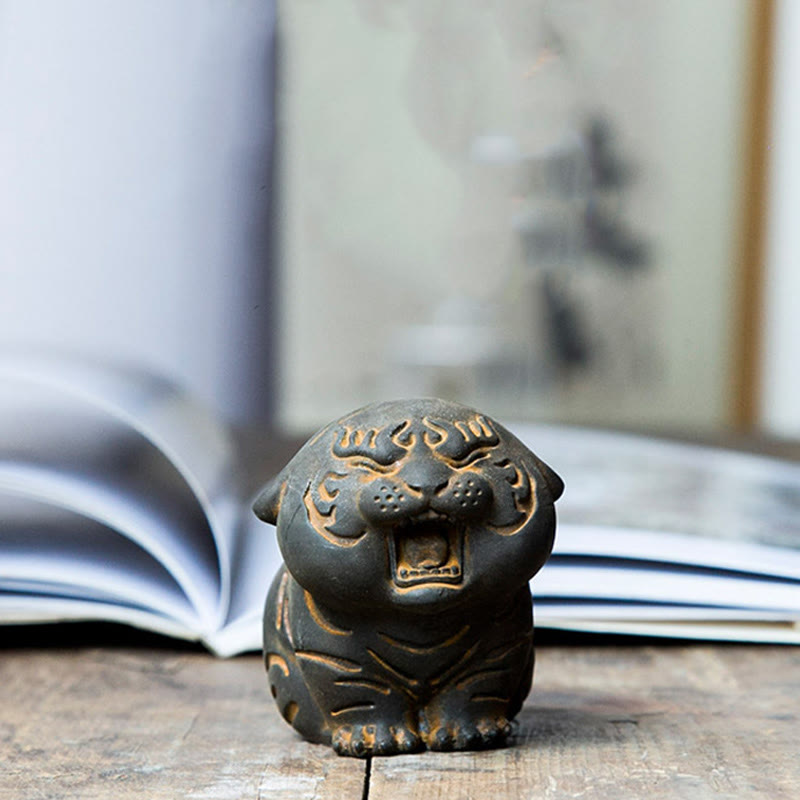 Estatua de resina fundida con óxido de hierro en polvo de tigre en miniatura con Buddha Stones para decoración del hogar