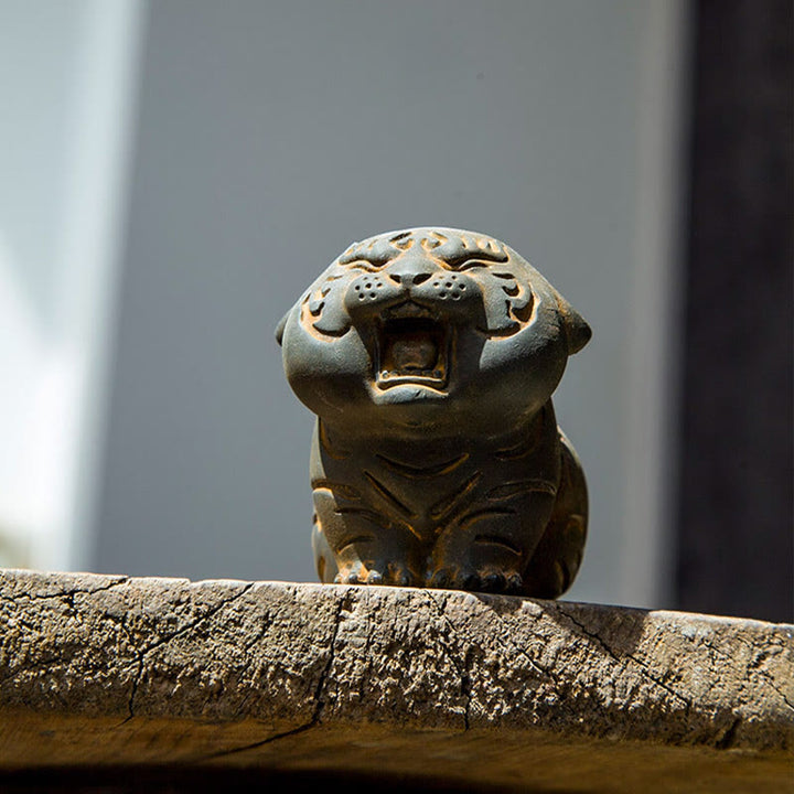 Estatua de resina fundida con óxido de hierro en polvo de tigre en miniatura con Buddha Stones para decoración del hogar