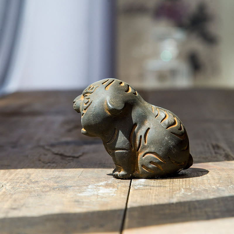 Estatua de resina fundida con óxido de hierro en polvo de tigre en miniatura con Buddha Stones para decoración del hogar
