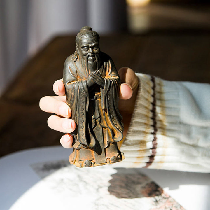 Estatua de resina fundida con óxido de hierro en polvo de Confucio hecha a mano con Buddha Stones para decoración del hogar