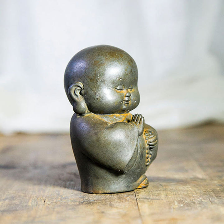 Estatua de resina fundida con óxido de hierro en polvo de monje pequeño hecha a mano con Buddha Stones para decoración del hogar - image 2