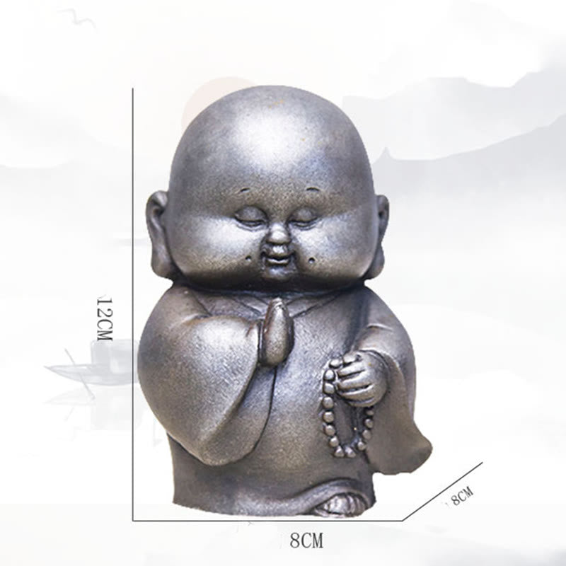 Estatua de resina fundida con óxido de hierro en polvo de monje pequeño hecha a mano con Buddha Stones para decoración del hogar