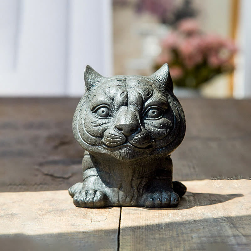 Estatua de resina fundida con óxido de hierro en polvo de tigre pequeña y encantadora hecha a mano con Buddha Stones para decoración del hogar