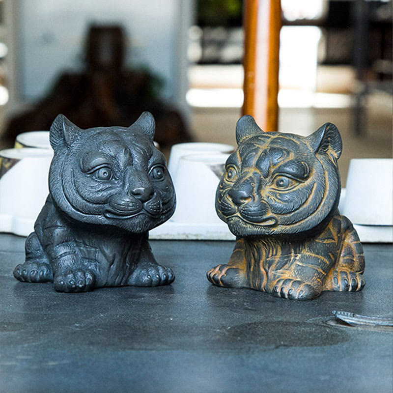 Estatua de resina fundida con óxido de hierro en polvo de tigre pequeña y encantadora hecha a mano con Buddha Stones para decoración del hogar