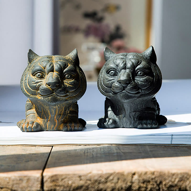 Estatua de resina fundida con óxido de hierro en polvo de tigre pequeña y encantadora hecha a mano con Buddha Stones para decoración del hogar