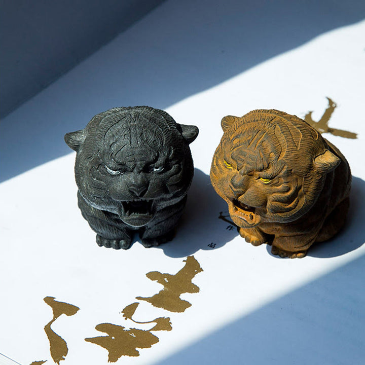 Estatua de resina fundida con óxido de hierro en polvo de tigre rugiente hecha a mano con Buddha Stones para decoración del hogar