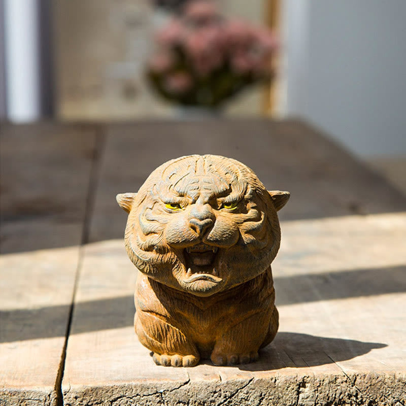 Estatua de resina fundida con óxido de hierro en polvo de tigre rugiente hecha a mano con Buddha Stones para decoración del hogar