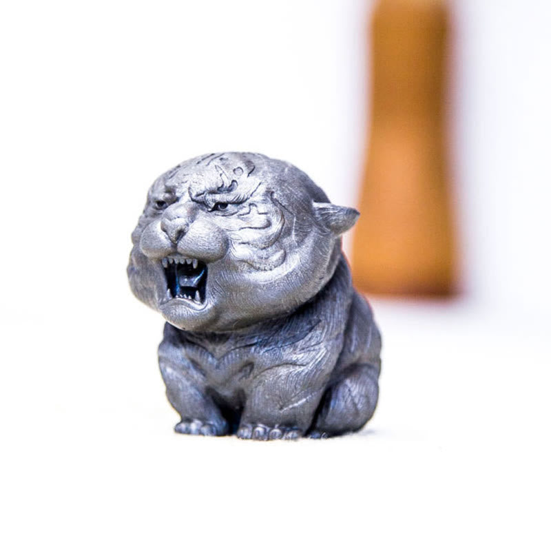 Estatua de resina fundida con óxido de hierro en polvo de tigre rugiente hecha a mano con Buddha Stones para decoración del hogar