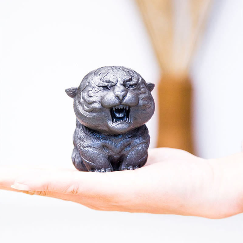 Estatua de resina fundida con óxido de hierro en polvo de tigre rugiente hecha a mano con Buddha Stones para decoración del hogar