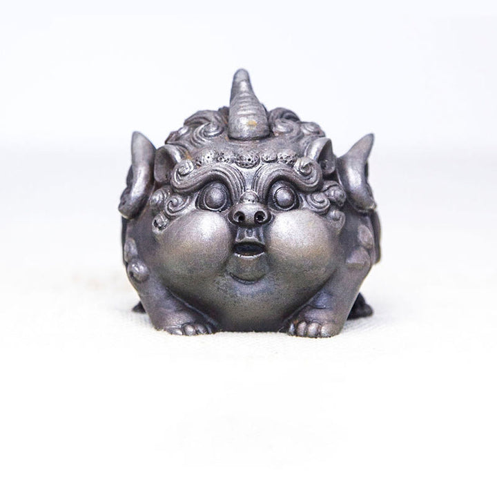 Estatua de resina fundida con óxido de hierro en polvo de PiXiu hecha a mano con Buddha Stones para decoración del hogar