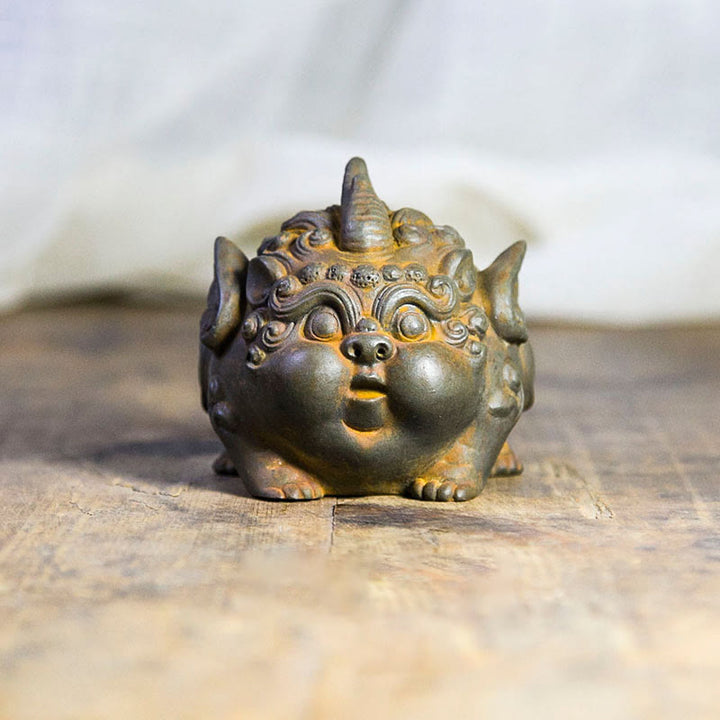 Estatua de resina fundida con óxido de hierro en polvo de PiXiu hecha a mano con Buddha Stones para decoración del hogar