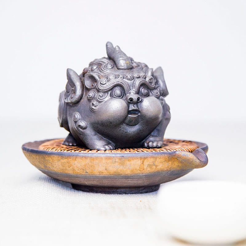 Estatua de resina fundida con óxido de hierro en polvo de PiXiu hecha a mano con Buddha Stones para decoración del hogar