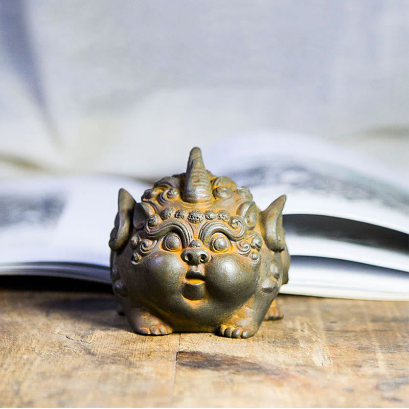 Estatua de resina fundida con óxido de hierro en polvo de PiXiu hecha a mano con Buddha Stones para decoración del hogar