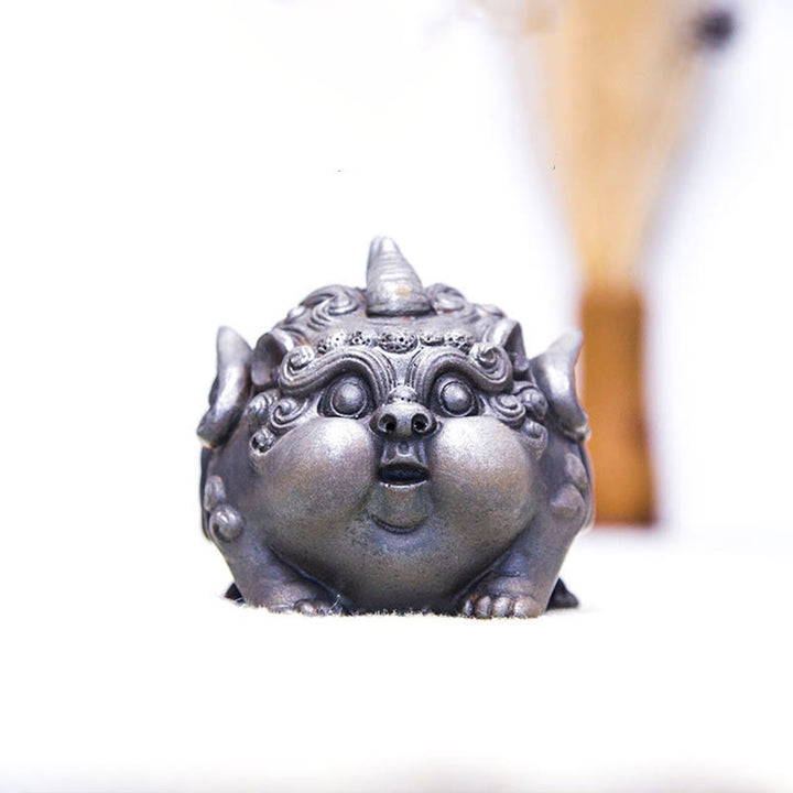 Estatua de resina fundida con óxido de hierro en polvo de PiXiu hecha a mano con Buddha Stones para decoración del hogar
