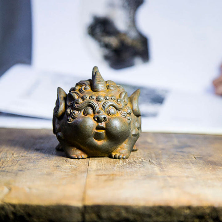 Estatua de resina fundida con óxido de hierro en polvo de PiXiu hecha a mano con Buddha Stones para decoración del hogar