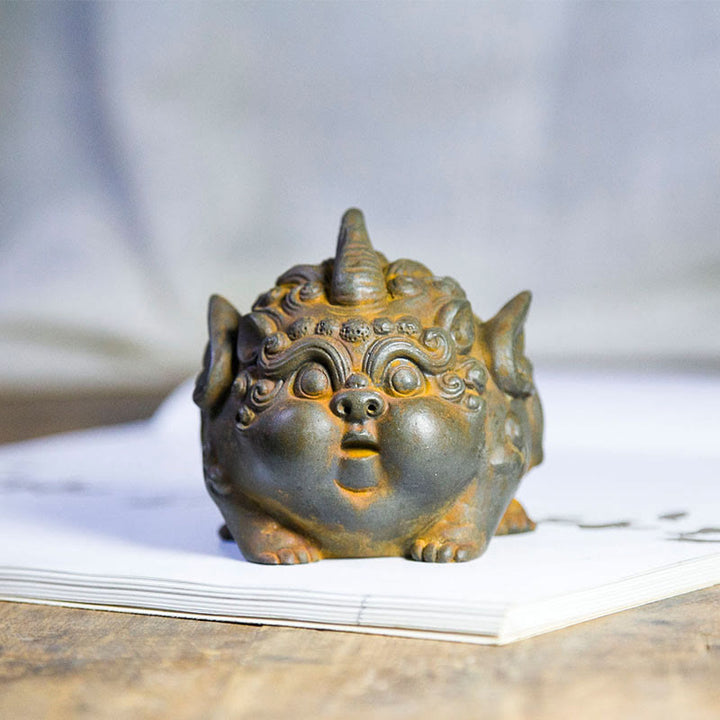 Estatua de resina fundida con óxido de hierro en polvo de PiXiu hecha a mano con Buddha Stones para decoración del hogar
