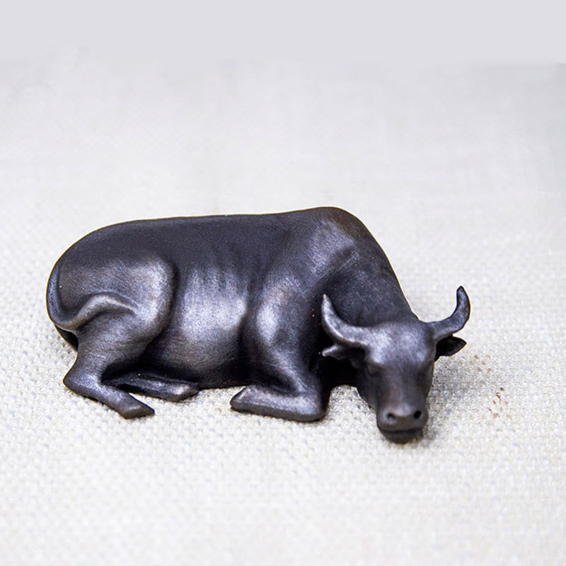 Estatua de resina fundida con óxido de hierro en polvo de toro de búfalo de agua pequeño hecha a mano con Buddha Stones para decoración del hogar