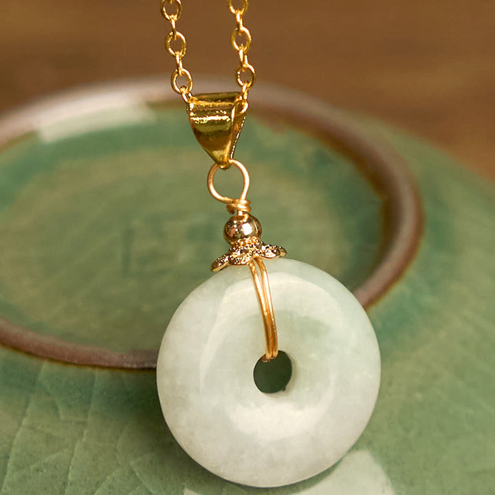Collar con hebilla de paz de jade y Buddha Stones , colgante de suerte