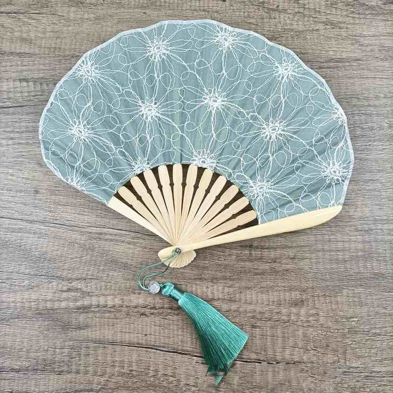 Abanico plegable de bambú de mano con borlas y forma de concha con bordado de flores grandes y retro con Buddha Stones