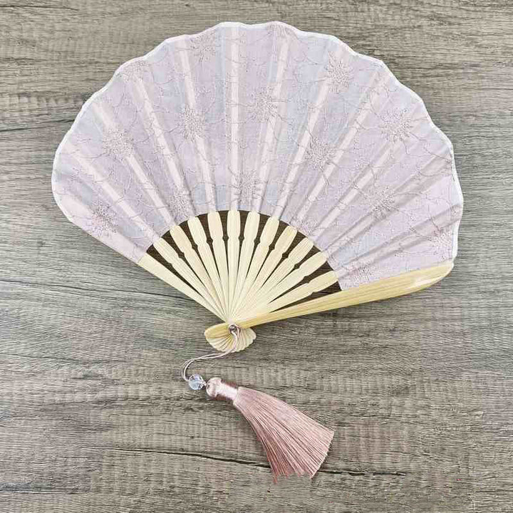Abanico plegable de bambú de mano con borlas y forma de concha con bordado de flores grandes y retro con Buddha Stones