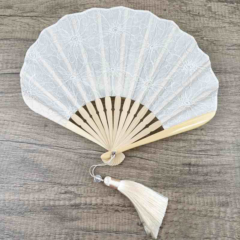 Abanico plegable de bambú de mano con borlas y forma de concha con bordado de flores grandes y retro con Buddha Stones