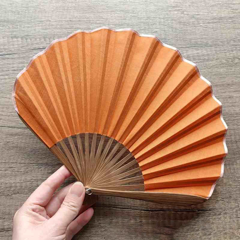 Abanico plegable de bambú de mano con forma de concha de color sólido retro con Buddha Stones