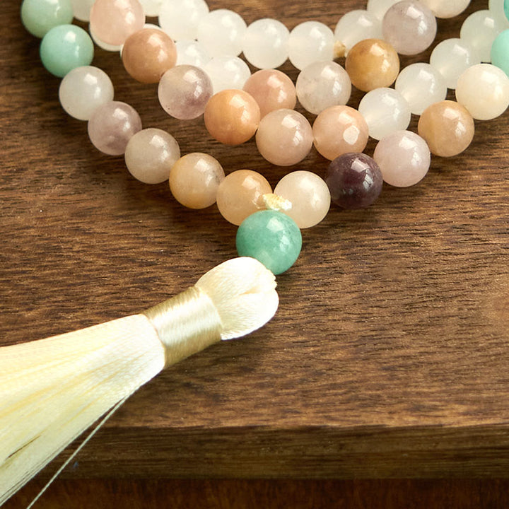 Pulsera de curación con borlas blancas y amazonita de jade blanco natural con 108 cuentas de mala de Buddha Stones