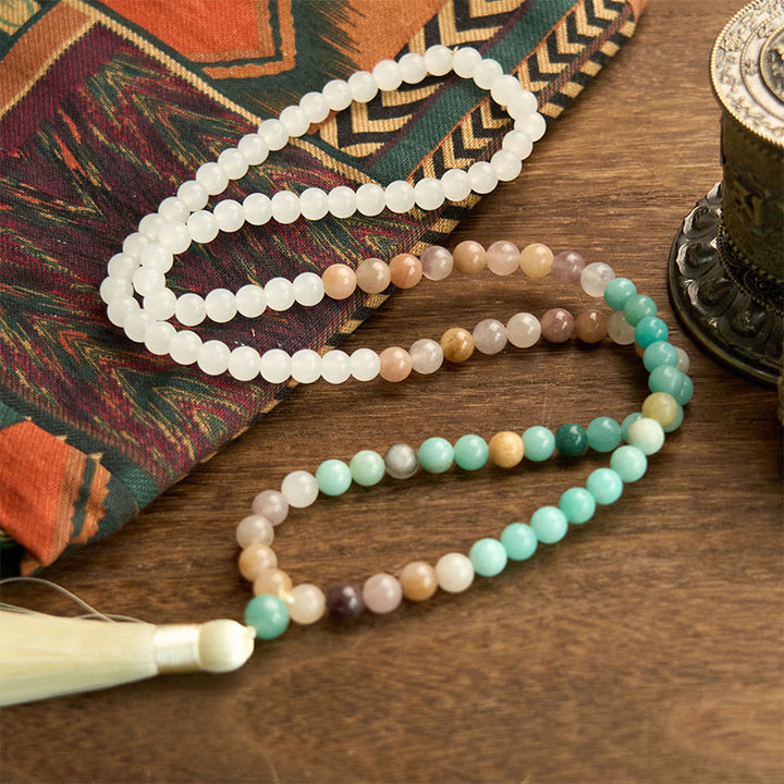 Pulsera de curación con borlas blancas y amazonita de jade blanco natural con 108 cuentas de mala de Buddha Stones