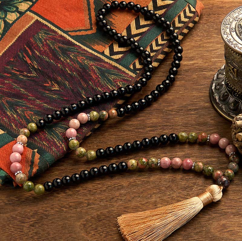 Pulsera curativa con borlas color caqui y rodonita de jaspe negro con 108 cuentas de mala de Buddha Stones