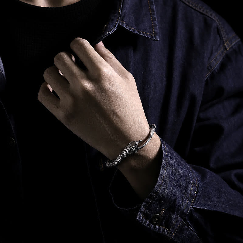 Pulsera con bendición del año de la serpiente y textura en forma de serpiente con Buddha Stones en plata esterlina
