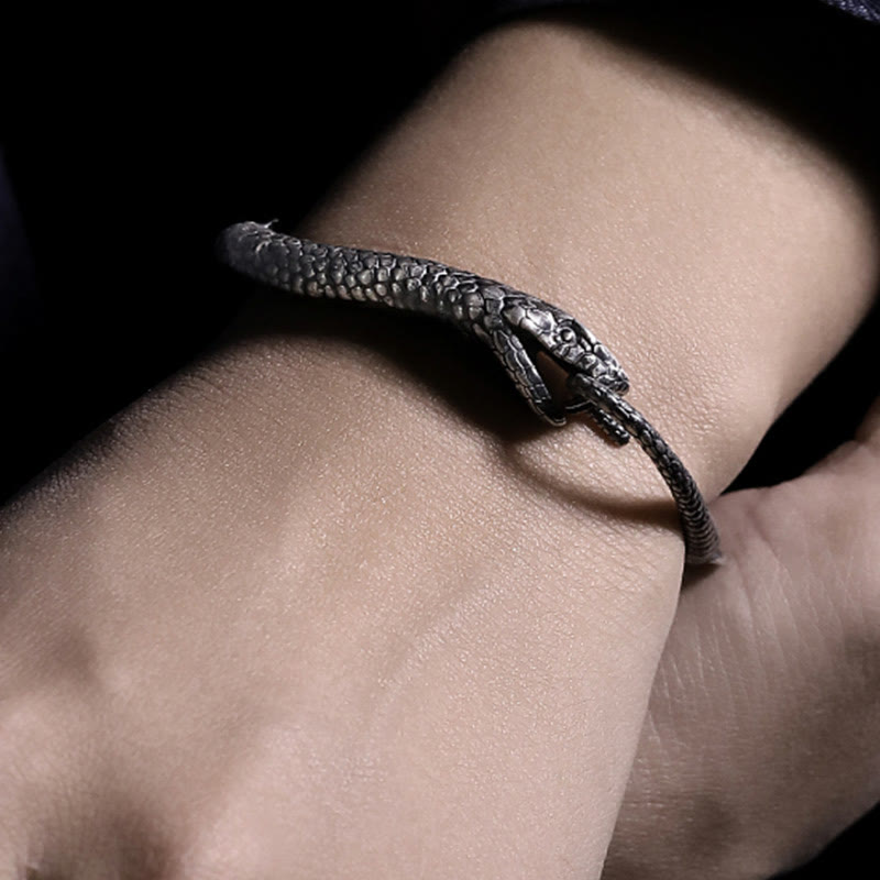 Pulsera con bendición del año de la serpiente y textura en forma de serpiente con Buddha Stones en plata esterlina