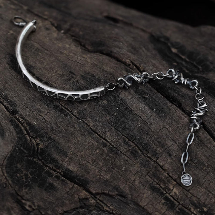 Media pulsera protectora de espinas con diseño de martillo y Buddha Stones en plata de ley