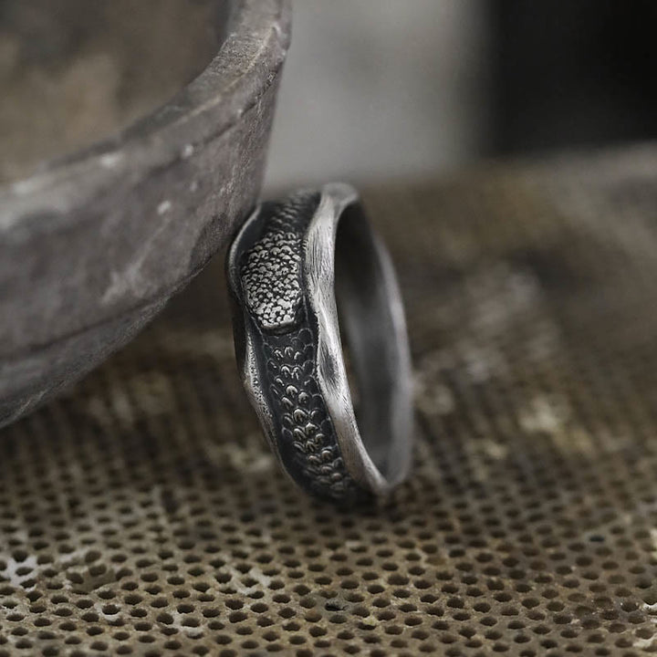 Anillo de protección del año de la serpiente en forma de serpiente de plata de ley 999 con Buddha Stones