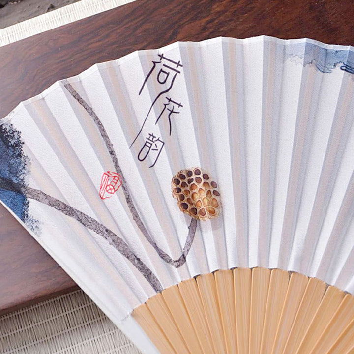 Abanico plegable de bambú y crepé de poliéster de 23,3 cm con pintura en tinta de caracteres chinos, diseño de flores de Buddha Stones y hojas