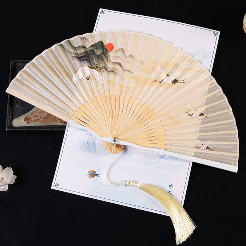 Ventilador plegable de bambú de mano con diseño de Buddha Stones, grullas y nubes auspiciosas, color sólido degradado. - Grulla al atardecer amarilla 21 cm - image 3