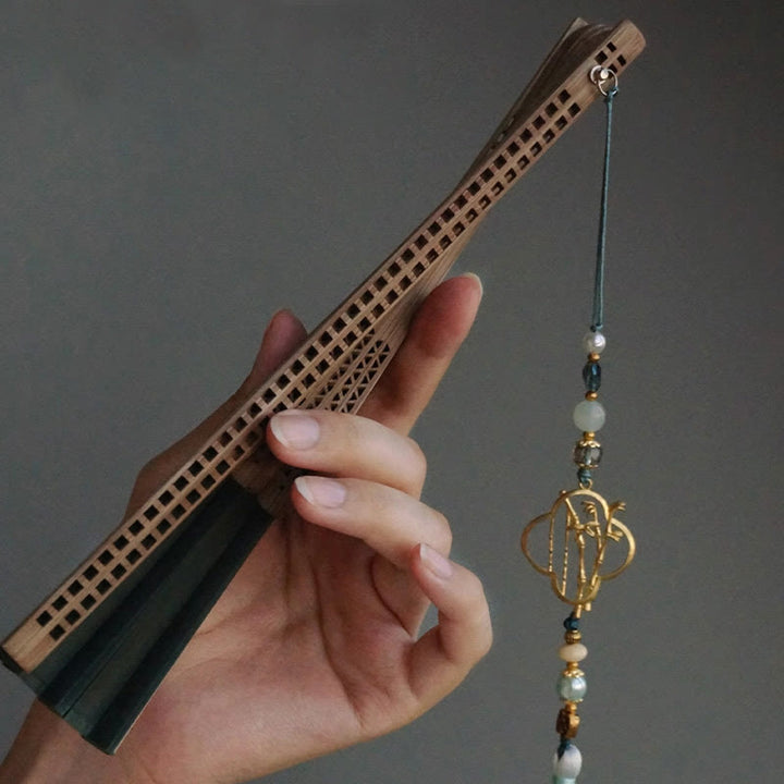 Buddha Stones Abanico plegable de bambú de mano con borlas y canalé hueco de seda verde oscuro - image 16