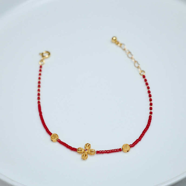 Buddha Stones 925 bañada en oro de 24 k con cuentas de cristal de Liuli y trébol de cuatro hojas PiXiu, alegría y felicidad