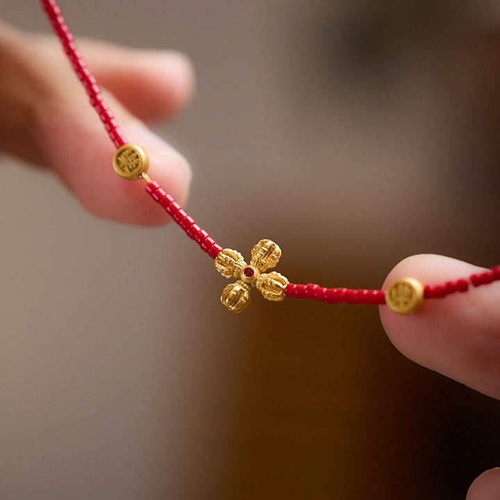Buddha Stones 925 bañada en oro de 24 k con cuentas de cristal de Liuli y trébol de cuatro hojas PiXiu, alegría y felicidad