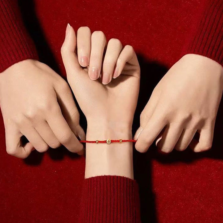 Pulsera de la suerte con el personaje Fu hecha a mano con hilo rojo trenzado y piedras de Buddha Stones en plata de ley 925